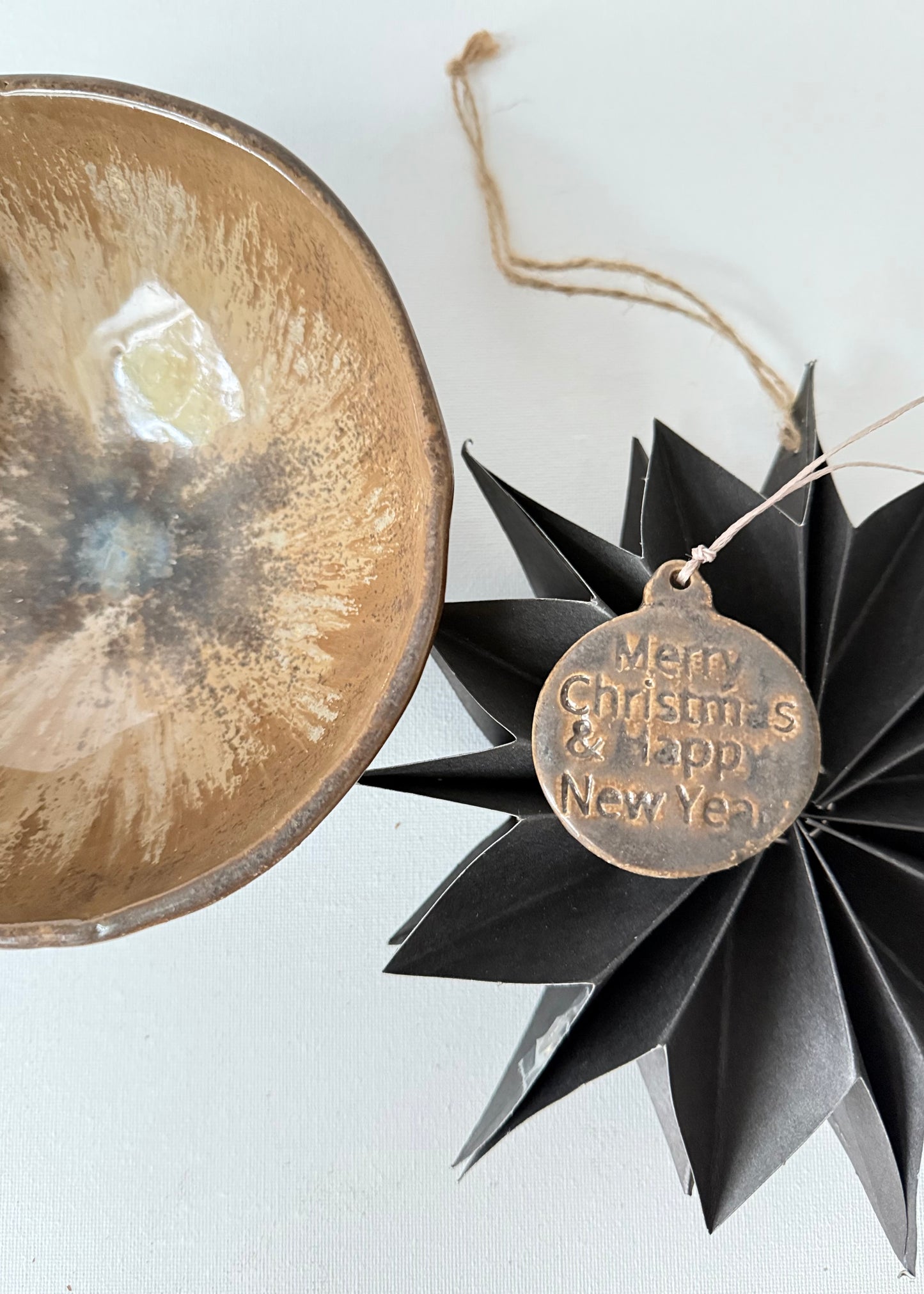 Handgemaakt Keramisch Schaaltje amber bruin - Verwisselbare Hanger