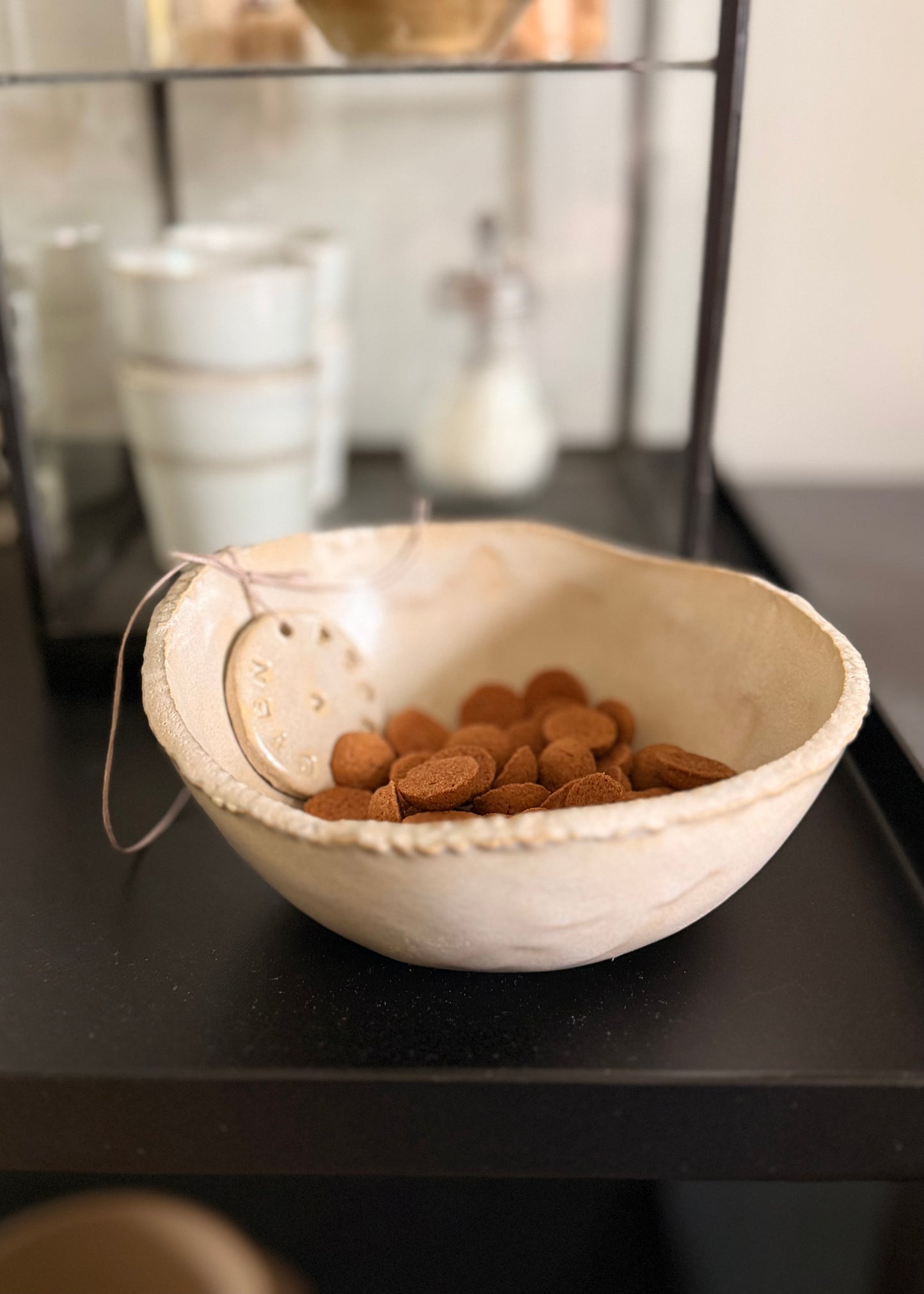 Handgemaakt Keramisch Schaaltje beige room met hanger