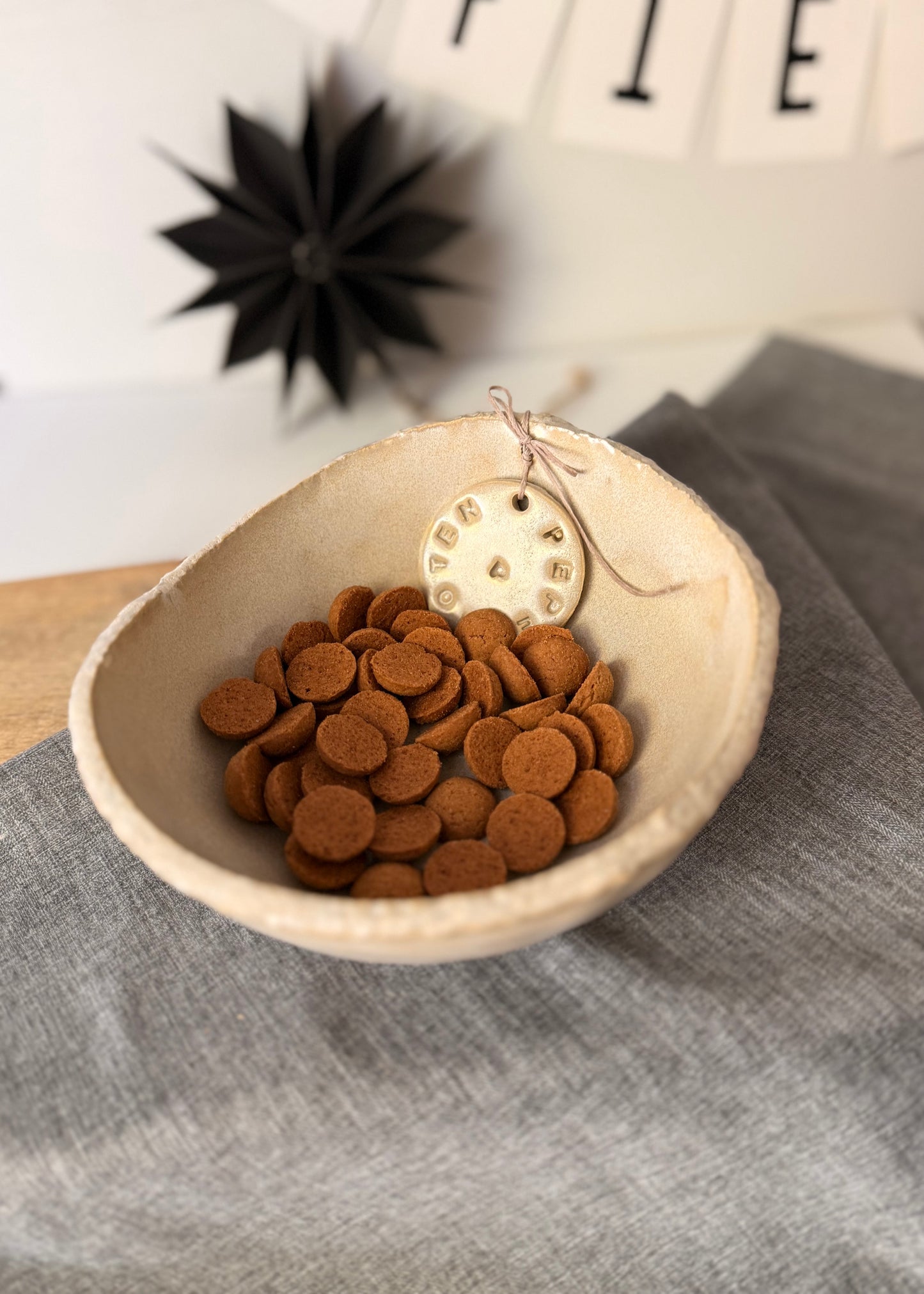 Handgemaakt Keramisch Schaaltje beige room met hanger